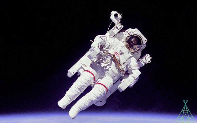 How much does an astronaut earn?