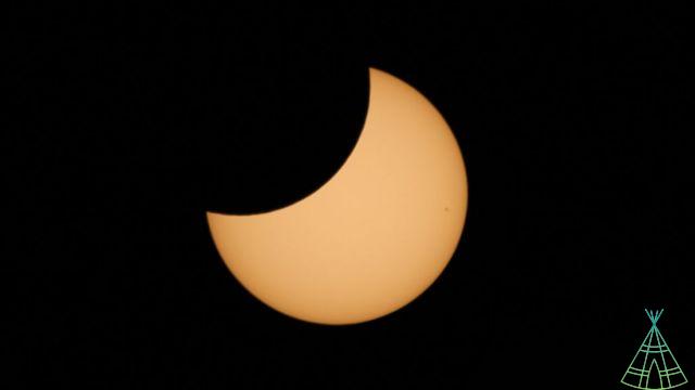 L'ultima eclissi solare del 2022 in immagini spettacolari