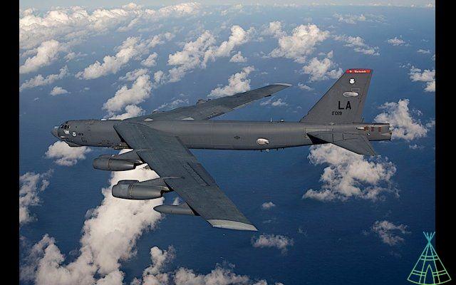 Actualizado a la década de 2050, el bombardero B-52 debe celebrar un siglo en los cielos